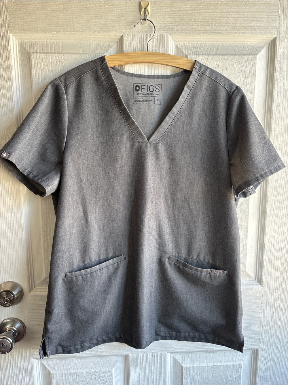 Figs Graphite Charcoal Gray Catarina One Pocket Scrub Top Medium V Neck Shirt